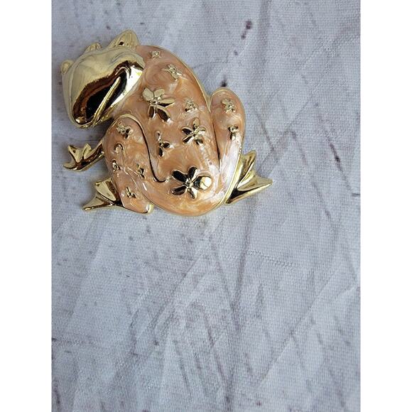 Frog Brooch Pin Enamel Gold Tone Pink Vintage Retro Unbranded Amphibian - Picture 2 of 6